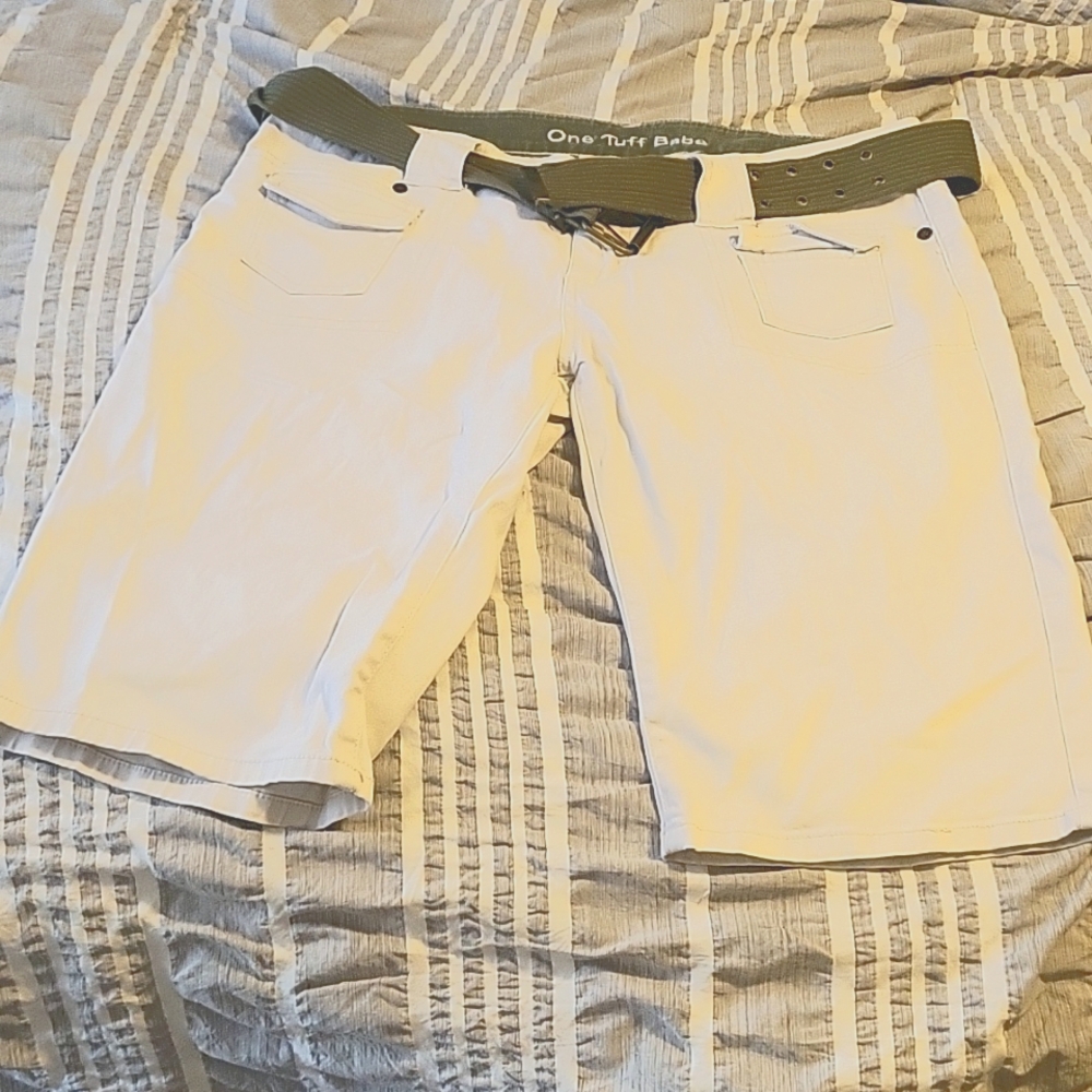 OTB size 11/12, 21 1/2" long, green belt. Excellent shape. Sand Colored.